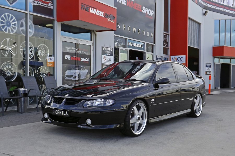 HOLDEN COMMODORE WITH 20 INCH STAR WHEELS IN SILVER  |  | HOLDEN