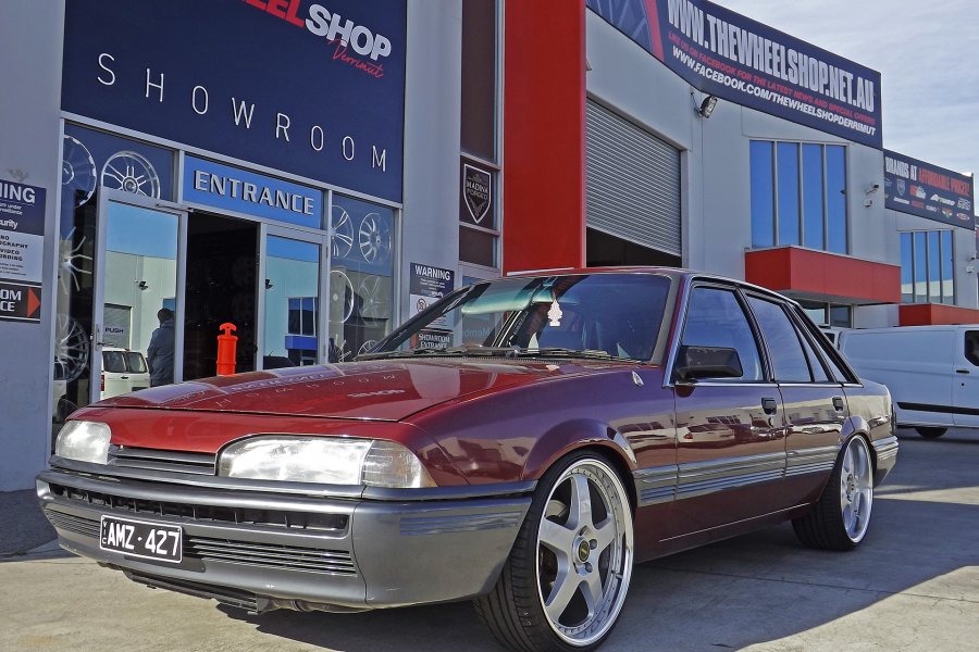 HOLDEN VL COMMODORE WITH 20 INCH SIMMONS FR1 WHEELS  |  | HOLDEN