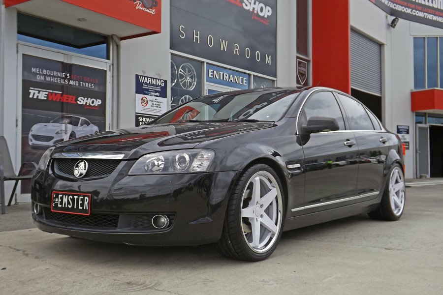 HOLDEN COMMODORE WITH 20 INCH HUSSLA CHASE WHEELS  |  | HOLDEN