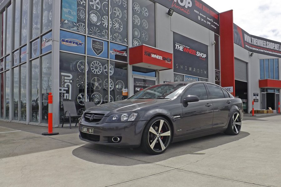 HOLDEN COMMODORE WITH INOVIT SPIN WHEELS  |  | HOLDEN