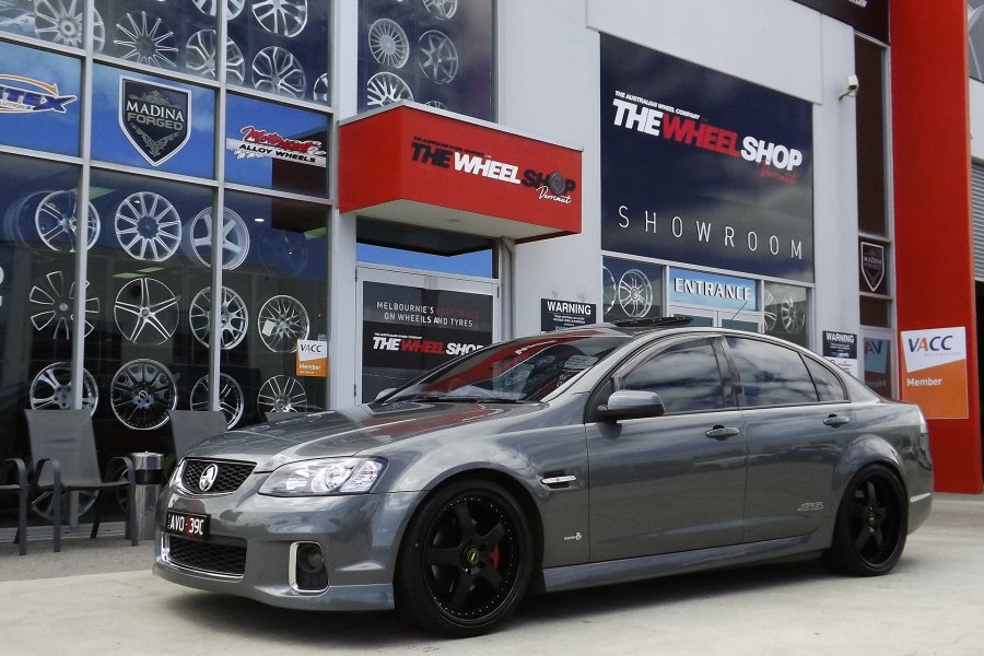 HOLDEN COMMODORE WITH 20 INCH SIMMONS FR1 WHEELS |  | HOLDEN