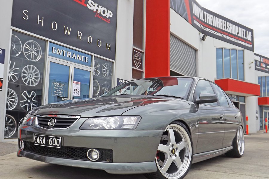 HOLDEN VZ WITH 20 INCH SIMMONS FR1 WHEELS  |  | HOLDEN