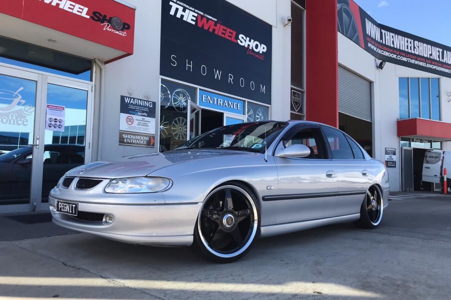 HOLDEN COMMODORE WITH 20 INCH STAR WHEELS  |  | HOLDEN 