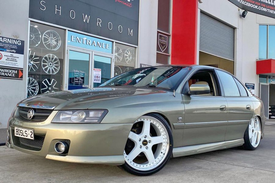 HOLDEN WITH 20 INCH WHITE FR1 WHEELS  |  | HOLDEN