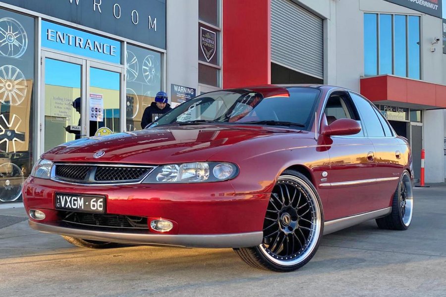 HOLDEN COMMODORE WITH SIMMONS WHEELS  |  | HOLDEN