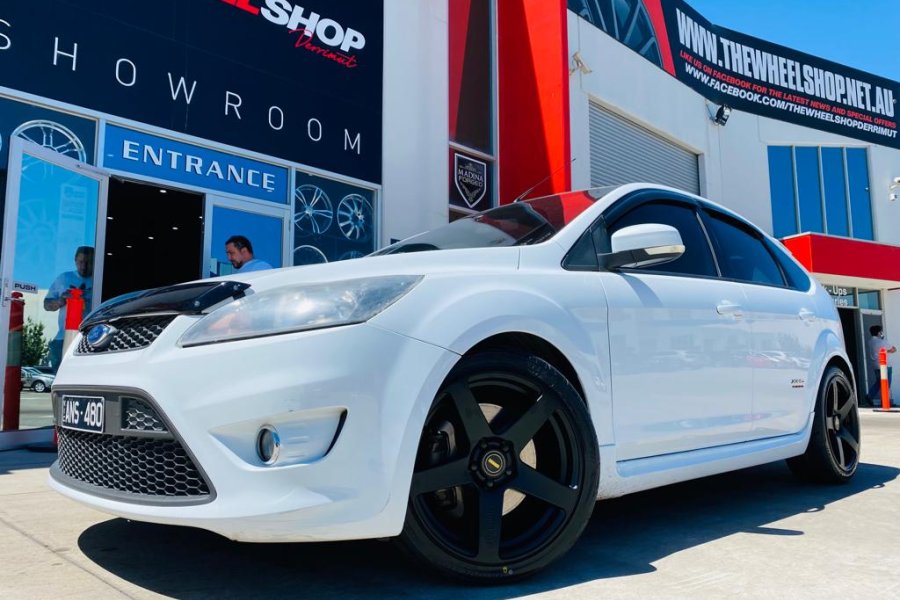 FORD FOCUS WITH SIMMONS WHEELS |  | FORD