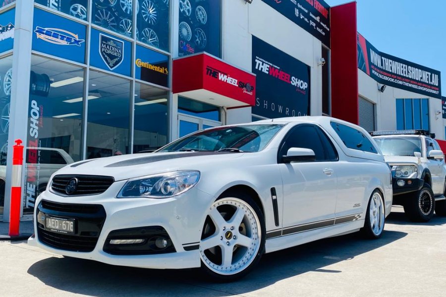 HOLDEN SS UTW WITH SIMMONS FR1 WHEELS |  | HOLDEN