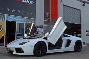 LAMBORGHINI AVENTADOR  FITTED WITH PIRELLI PEZERO TYRES  |  | LAMBORGHINI