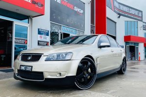 HOLDEN WITH 22 INCH SIMMONS FR1 WHEELS  |  | HOLDEN