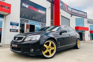 HOLDEN WITH SIMMONS FR1 WHEELS IN GOLD |  | HOLDEN
